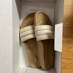 Beatrice Valenzuela Shell Sandalia 8